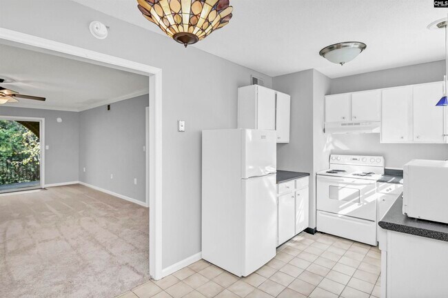 Building Photo - 5516 Lakeshore Dr