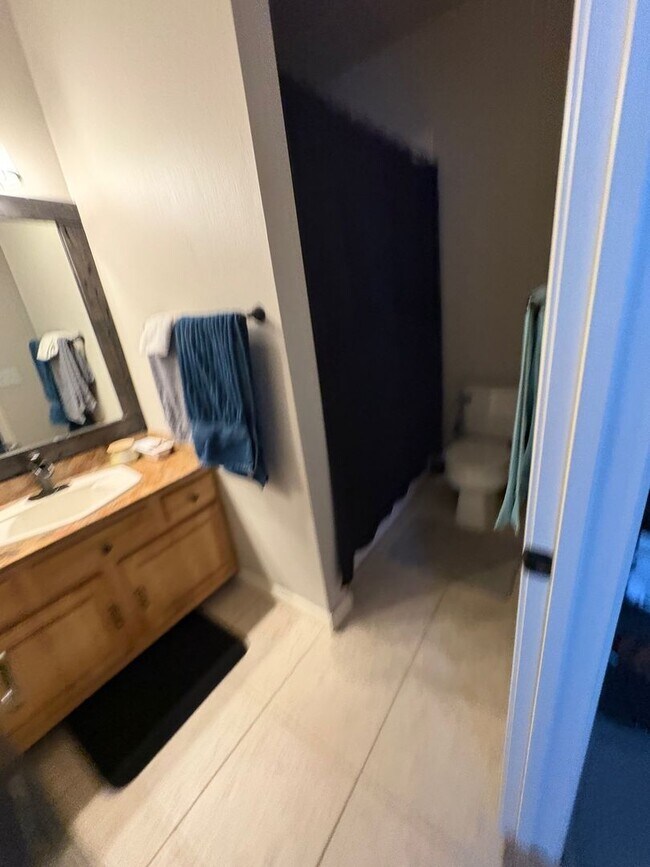 Building Photo - Gated community 2 Bedroom 2 Bath Condo