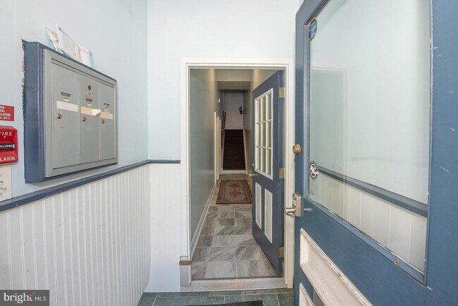 Building Photo - 1526 Mt Vernon St