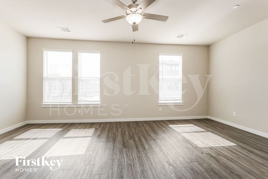 Building Photo - 18326 W Centro Cir