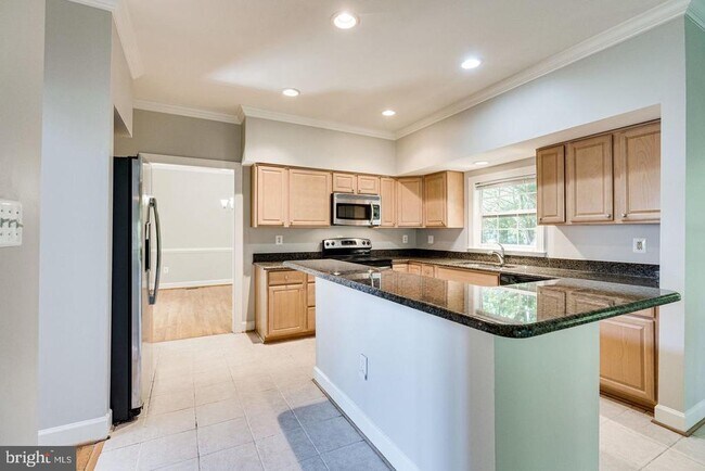 Building Photo - 1168 Taji Ct