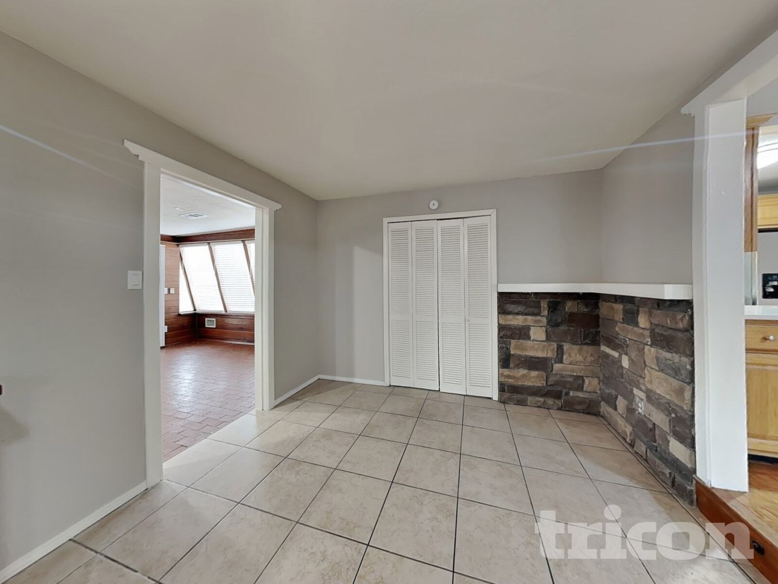 Building Photo - 900 Arizona St SE