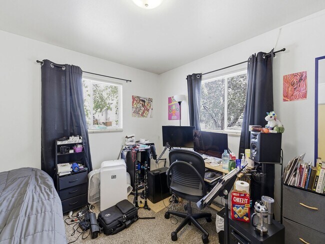 Building Photo - Prime Old Town Access | 3 Bed Home Near City Park + Downtown