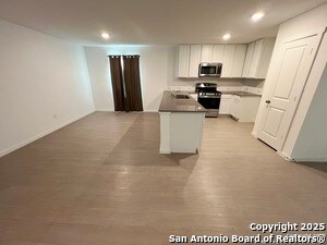 Building Photo - 9019 Lunar Cv