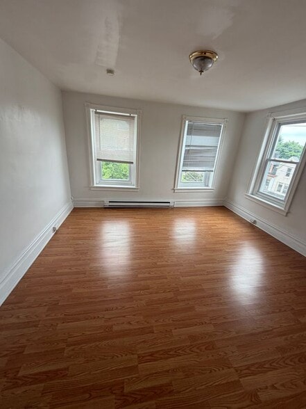 Building Photo - 144 S 12th St