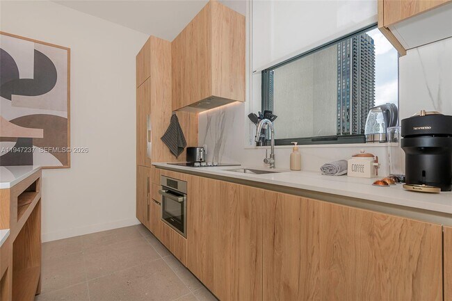 Building Photo - 11 NE 6th St