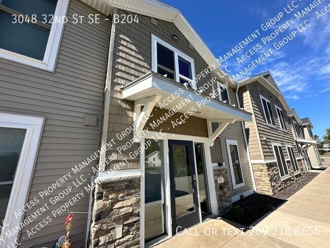 Building Photo - Great SE Side area close to 28th St and Be...