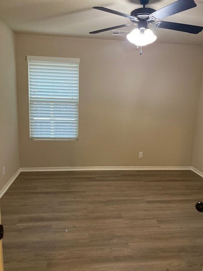 Building Photo - Spacious 4 Bed | 2 Bath | Large backyard | Bixby