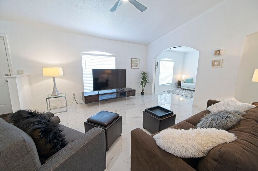 Building Photo - 3620 Candia Ave