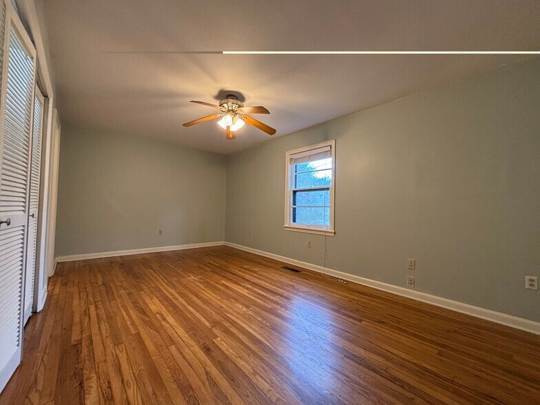 Building Photo - 2100 Durwood Rd