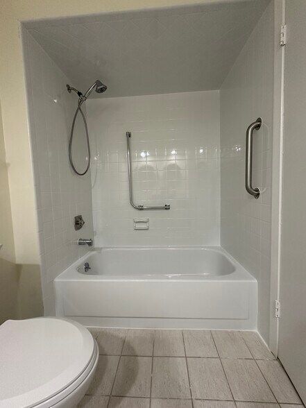 Building Photo - 167 Amberly Dr