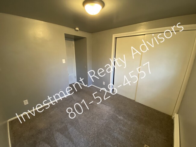 Building Photo - Two-Bedroom Apartment Near Liberty Park!