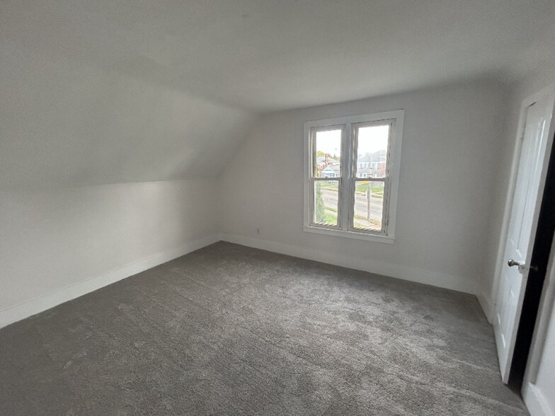 Building Photo - 233 S Pine St