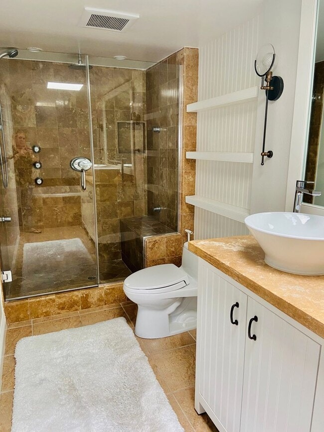 Building Photo - Gorgeous Venice Townhouse w/Upgrades Galore close to Beach+Canals w/Laundry+Garage+Pool