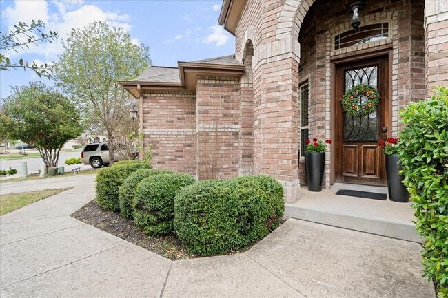 Building Photo - 916 Easton Dr