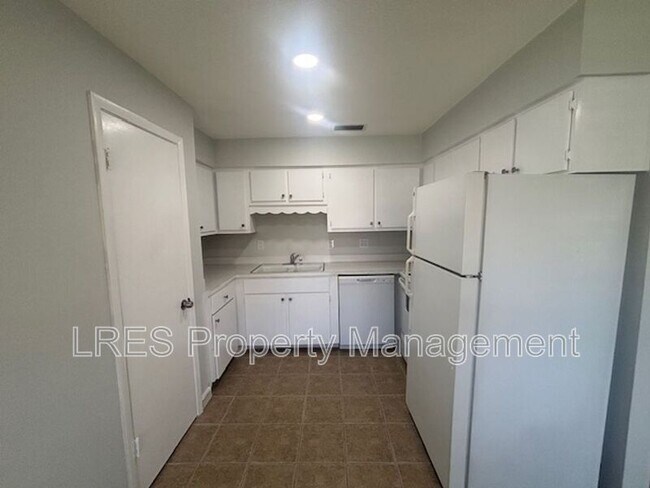 Building Photo - 1031 Columbia Ave