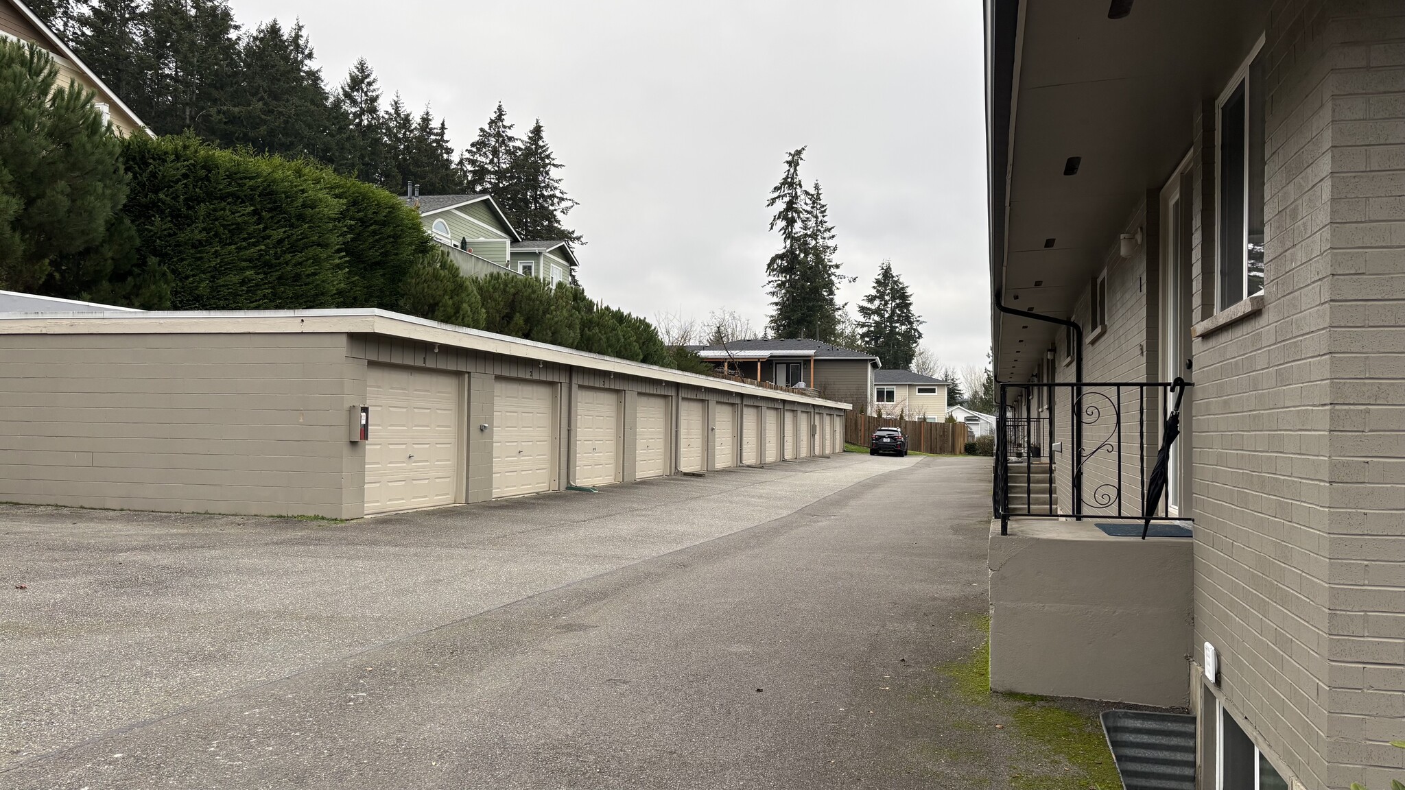 Garage w/ door opener - 7800 Stinson Ave