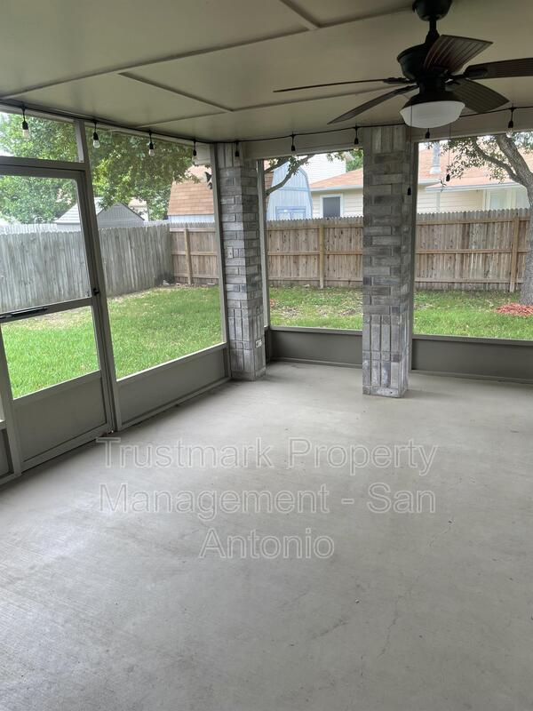 Building Photo - 8335 Bent Meadow Dr