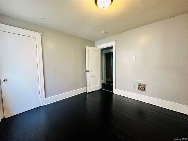 Building Photo - 203 Winnikee Ave