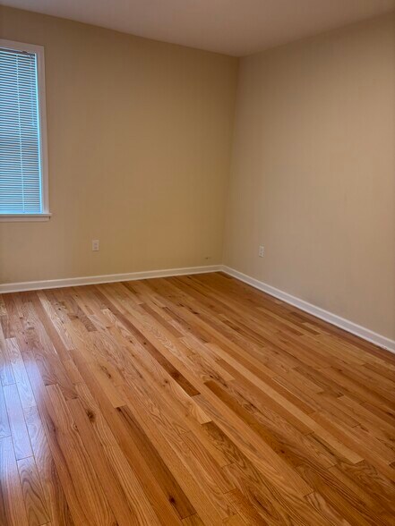 Building Photo - 398 Franklin Ave