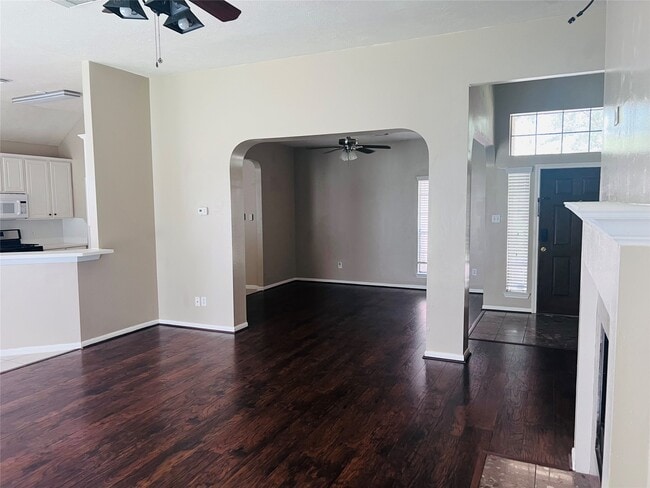Building Photo - 4722 Silverlake Dr