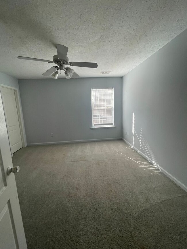 Building Photo - 4233 Sandstone Dr