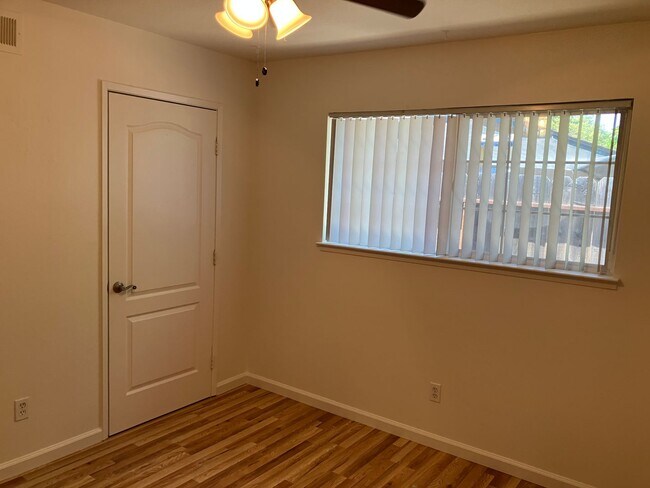 Building Photo - 1704 Ellison Dr