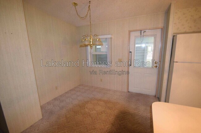 Building Photo - 1762 Fox Hill Dr