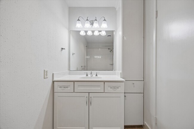 Building Photo - 2065 Winrock Blvd