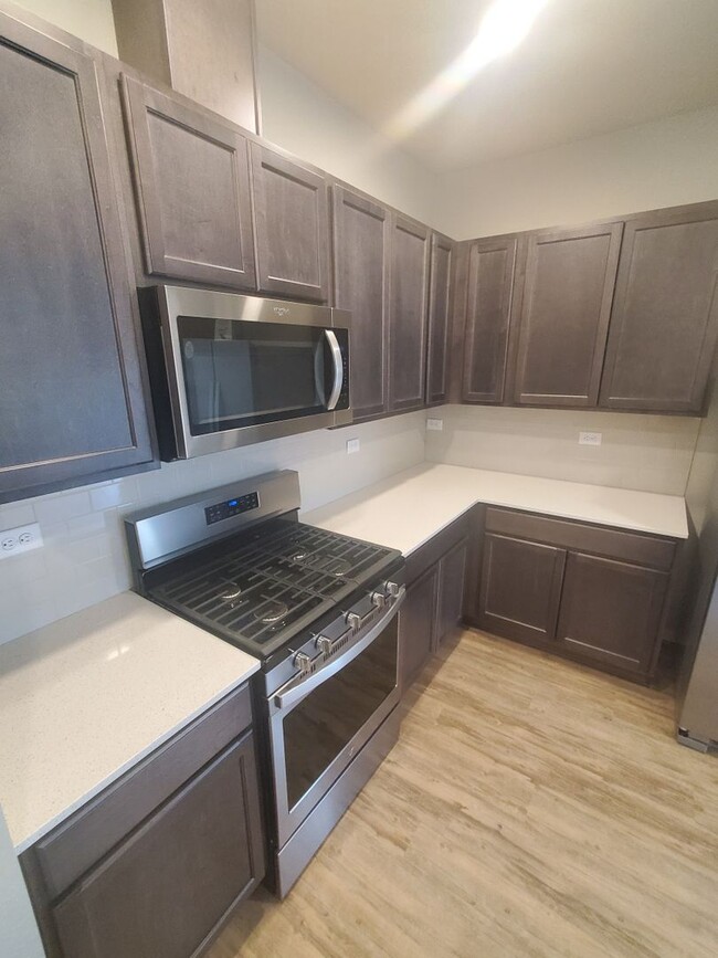 Building Photo - Updated and Bright 3 Bedroom Townhouse in Greeley!