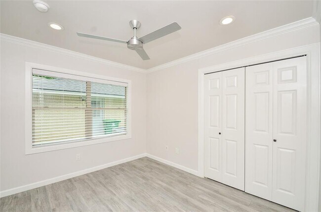 Building Photo - 6030 Woodbrook Ln