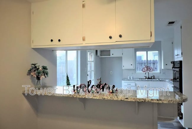 Building Photo - 10666 Van Stralen Way