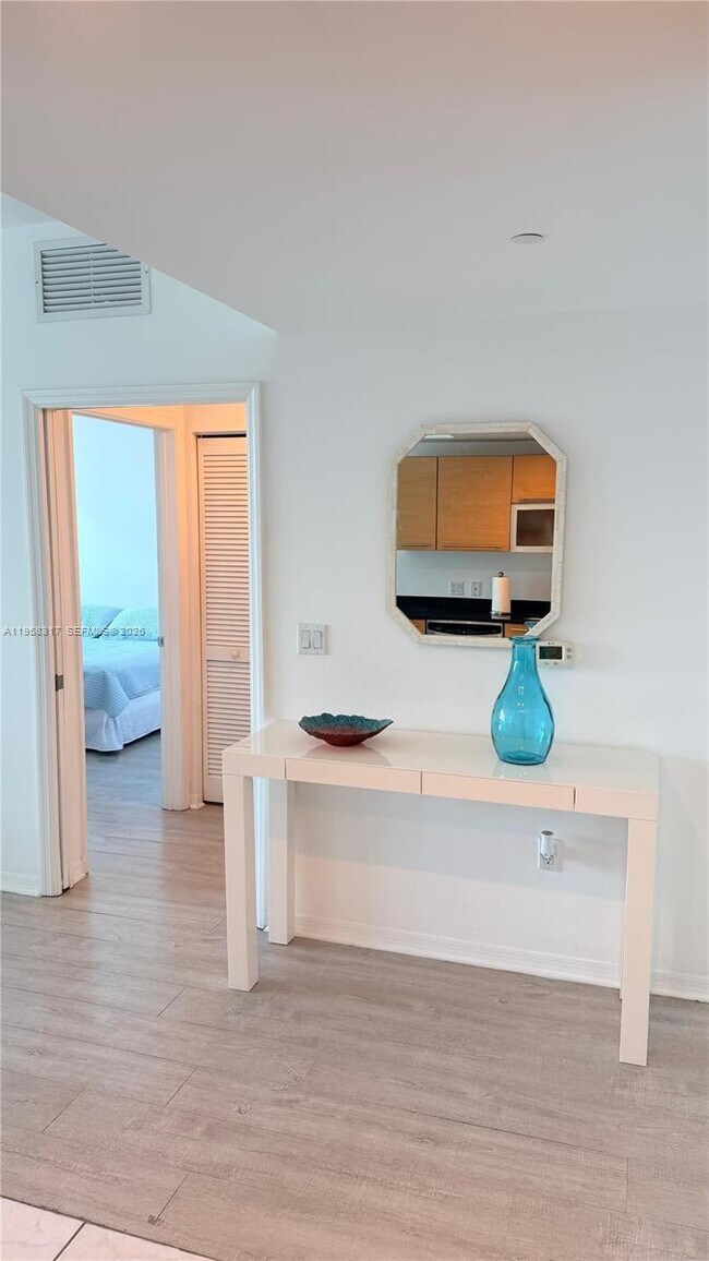 Building Photo - 951 Brickell Ave