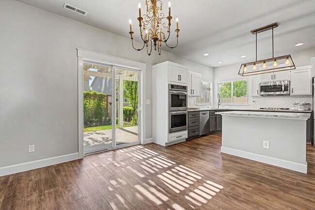 Building Photo - 5140 N Elmstone Ave