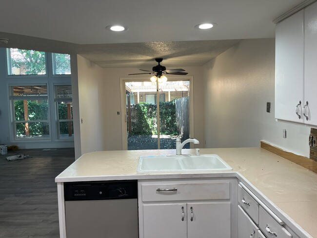 Building Photo - 12204 SE 7th St