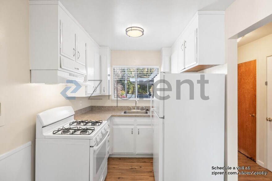 Building Photo - 3809 Buell St