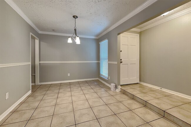 Building Photo - 5351 King Richard Dr