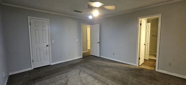 Building Photo - 211 Plantation Rd