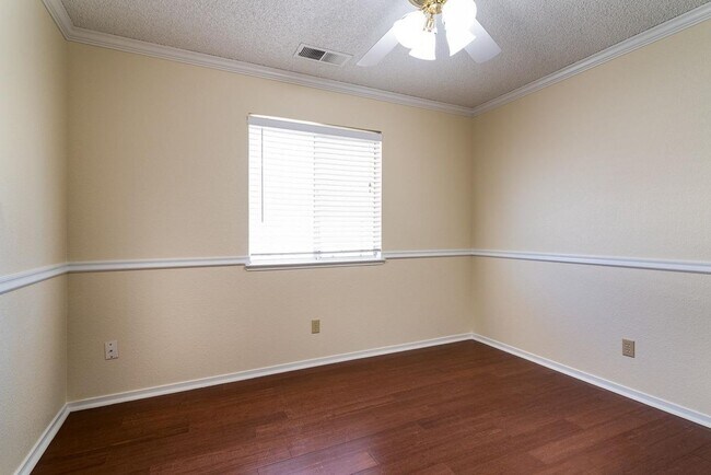Building Photo - Beautiful 3 bedroom home in Clovis!