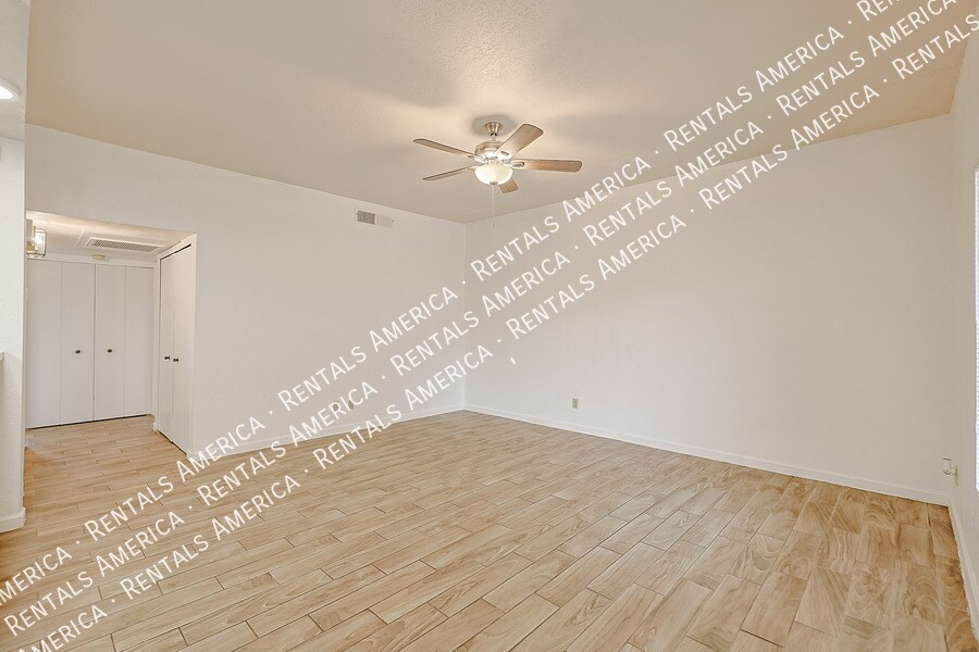 Building Photo - 11666 N 28th Dr