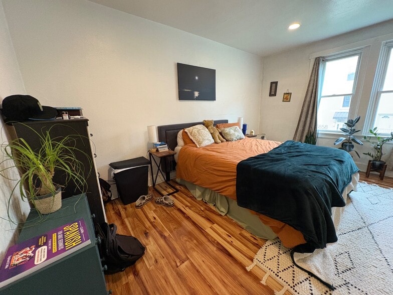 Building Photo - 5850 Alderson St