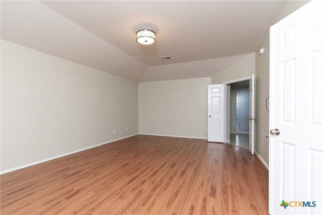 Building Photo - 5503 Bridgewood Dr