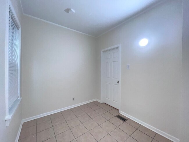 Building Photo - 8919 S Muskegon Ave