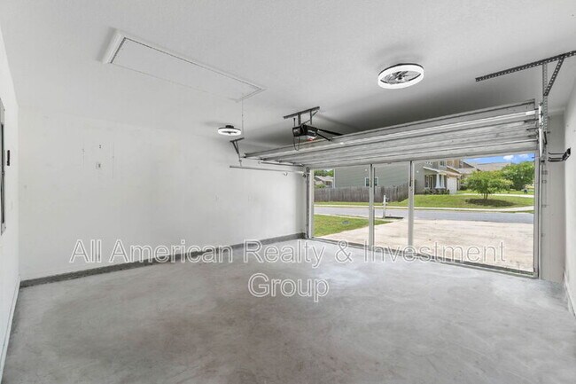 Building Photo - 426 Eisenhower Dr