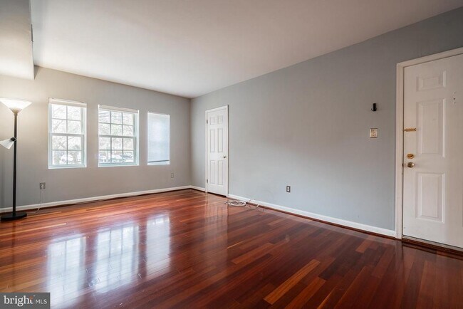 Building Photo - 1713 N Troy St