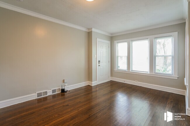 Building Photo - 9211 S Throop St