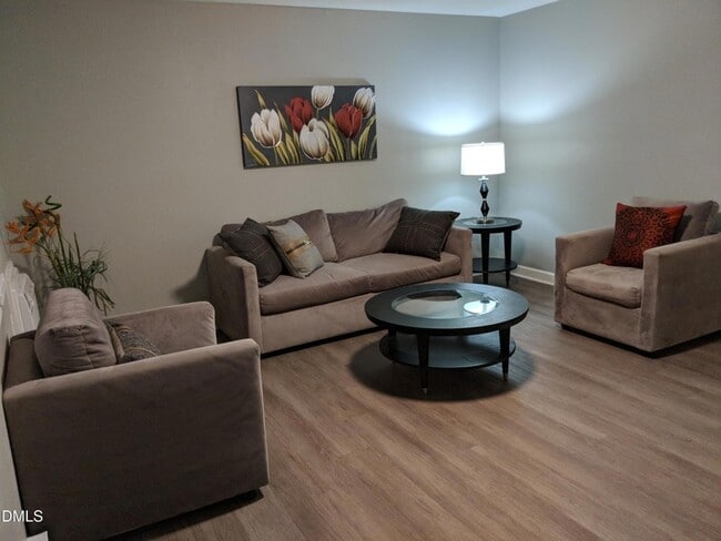 Building Photo - 409 Rose Ln