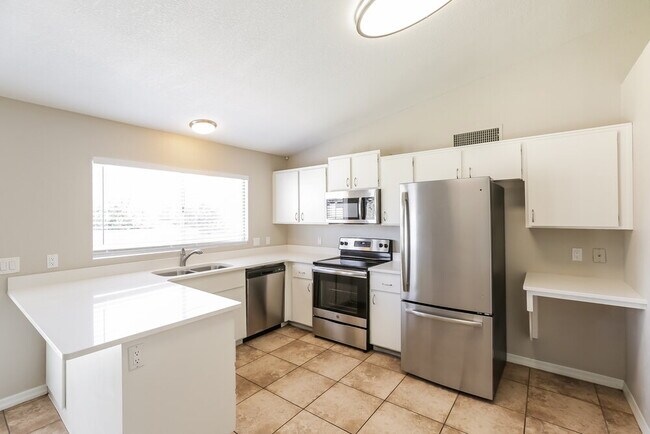 Building Photo - 1419 N Rowen