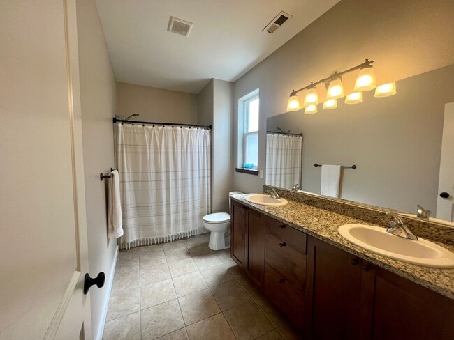 Building Photo - Modern 3 Bedroom Home