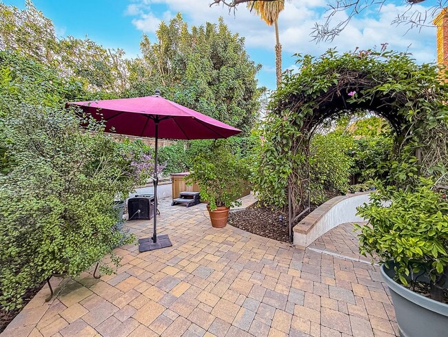 Building Photo - Upgraded Sherman Oaks 4+4 home - Ready for Move In!